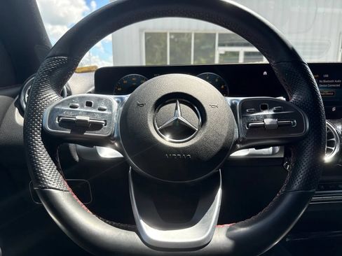 Used 2022 Mercedes-Benz GLB 250 image 16