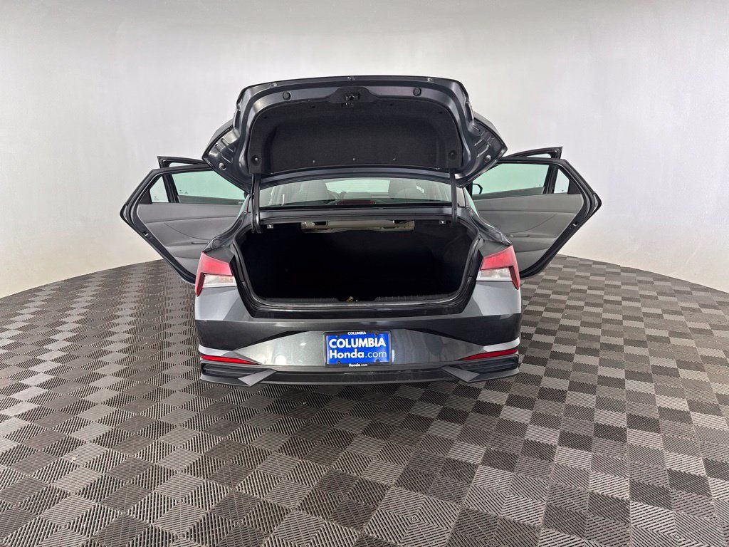 Used 2022 Hyundai Elantra SEL FWD image 17
