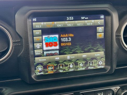 Used 2021 Jeep Wrangler Unlimited Sahara w/ Cold Weather Group image 19