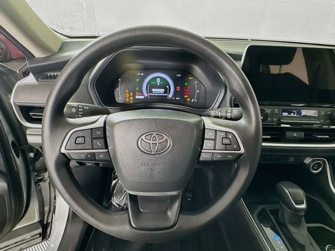 Certified 2025 Toyota Grand Highlander LE image 14