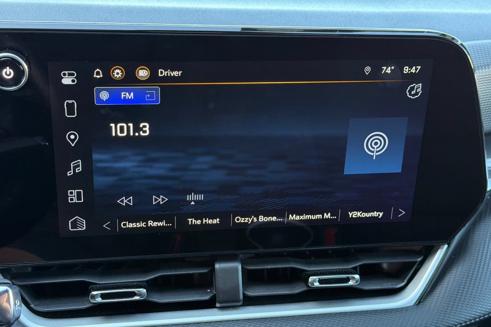 Used 2025 Chevrolet Equinox LT FWD image 23