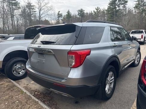 Used 2022 Ford Explorer XLT w/ Equipment Group 202A image 7