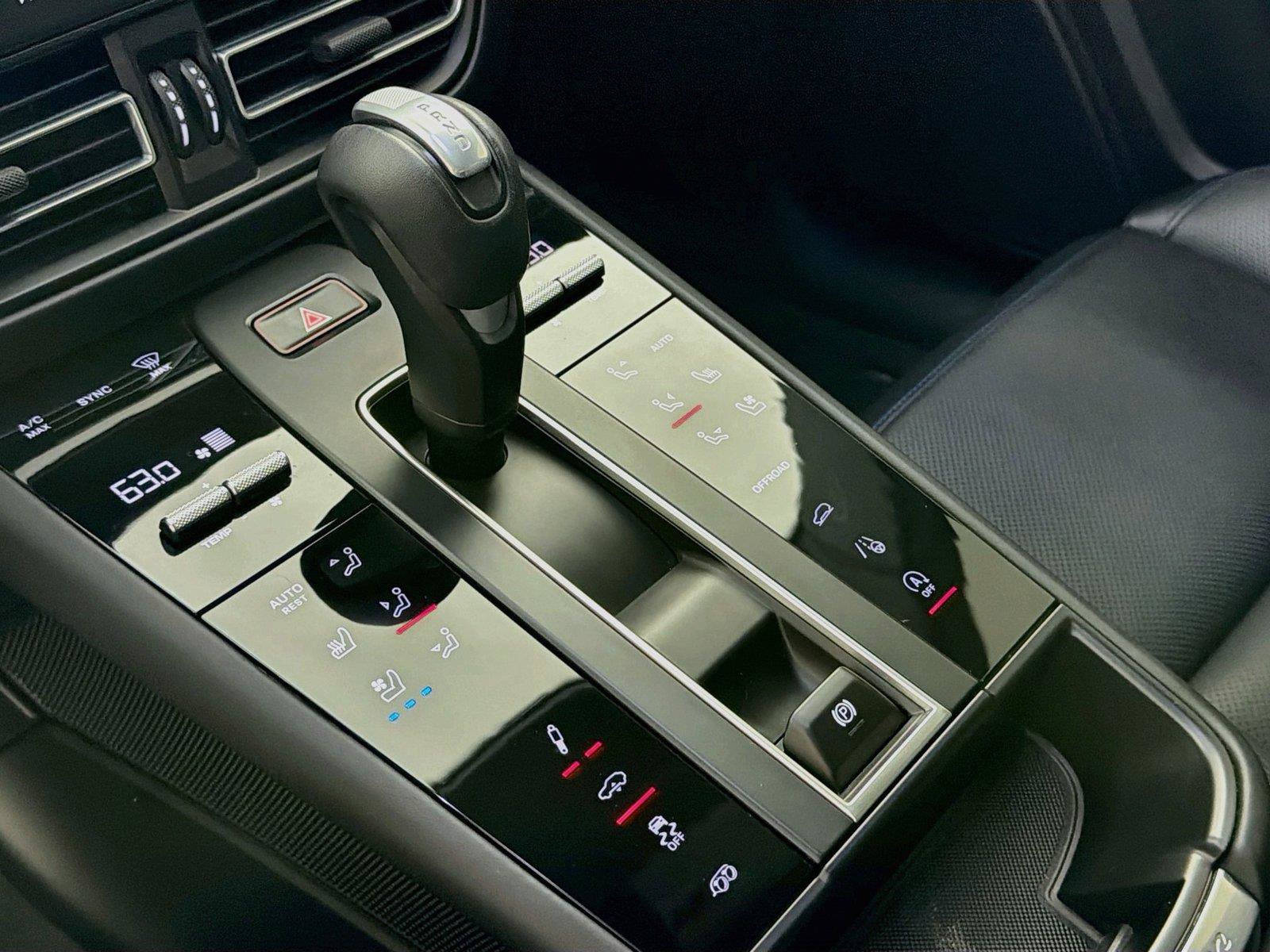 Certified 2024 Porsche Macan GTS AWD/4WD image 34