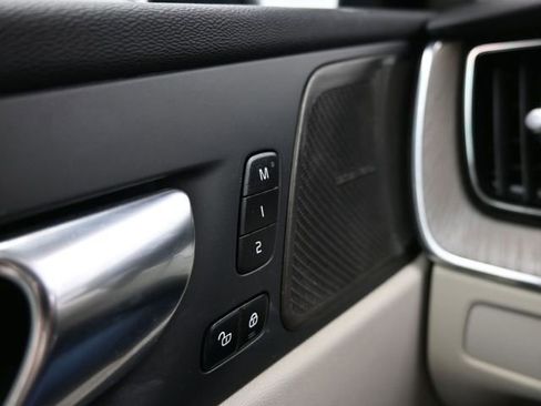 Used 2023 Volvo XC60 B5 Plus image 28