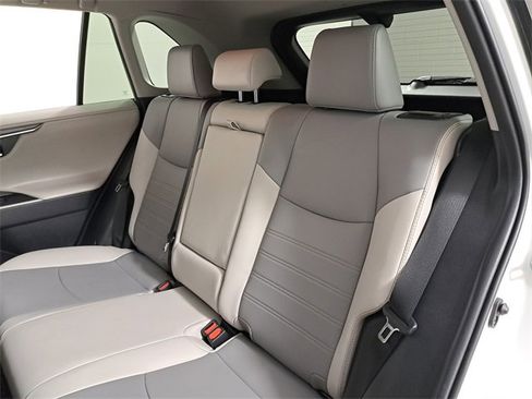 Used 2019 Toyota RAV4 Limited image 13