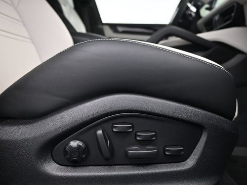 Used 2024 Porsche Cayenne Turbo AWD/4WD image 15