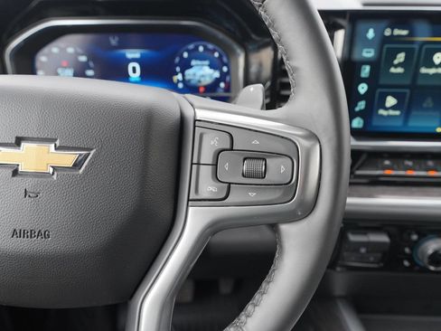 Used 2025 Chevrolet Silverado 1500 LTZ AWD/4WD image 36