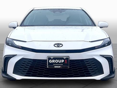 Used 2025 Toyota Camry SE w/ Convenience Package image 4