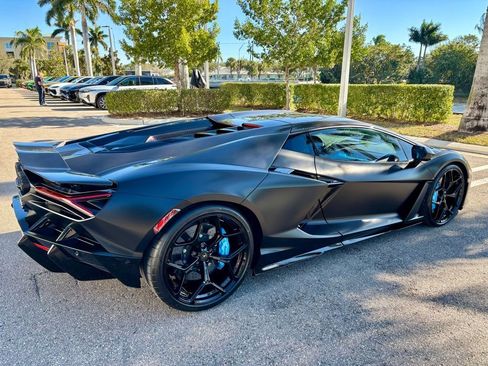 Used 2025 Lamborghini Revuelto AWD/4WD image 6