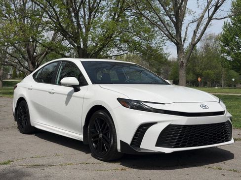 Used 2025 Toyota Camry SE w/ Convenience Package image 34