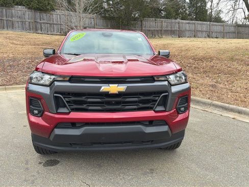 Used 2023 Chevrolet Colorado LT w/ LT Convenience Package II image 2