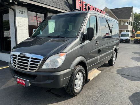Used 2013 Freightliner Sprinter 2500 RWD image 2
