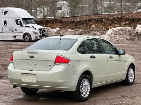 Used 2010 Ford Focus SE image 6