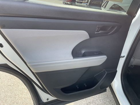 Used 2021 Toyota Highlander LE FWD image 46