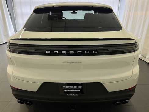 Certified 2025 Porsche Cayenne image 8