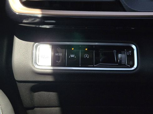 Used 2025 Buick Envision Sport Touring AWD/4WD image 17