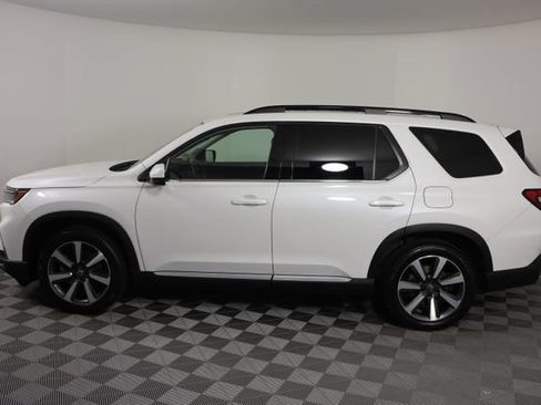 Used 2023 Honda Pilot Touring image 5