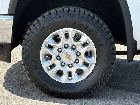 Used 2023 Chevrolet Silverado 2500 LTZ AWD/4WD image 23