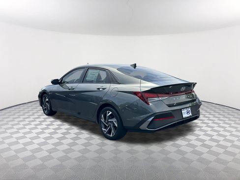 Used 2025 Hyundai Elantra Sport FWD image 7
