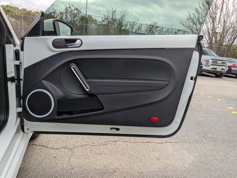 Used 2018 Volkswagen Beetle S image 28