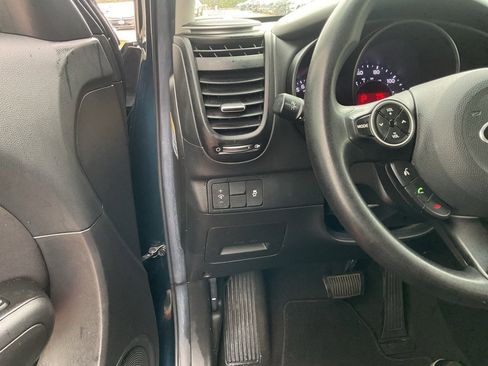 Used 2017 Kia Soul + image 27
