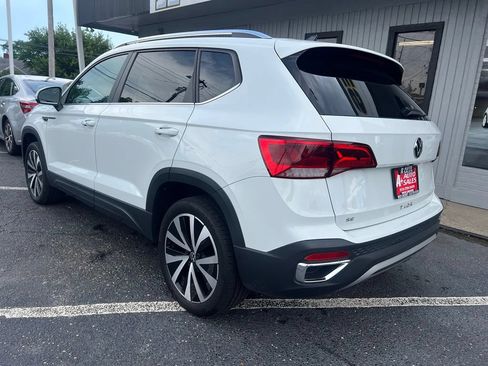 Used 2023 Volkswagen Taos SE FWD image 8