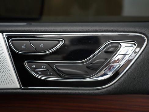 Used 2023 Lincoln Navigator Reserve AWD/4WD image 32