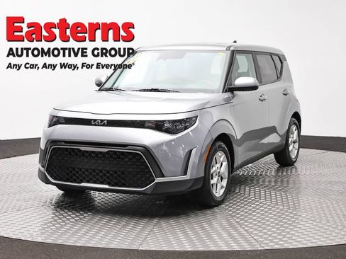 Used 2023 Kia Soul LX w/ Option Group 015 FWD image 1