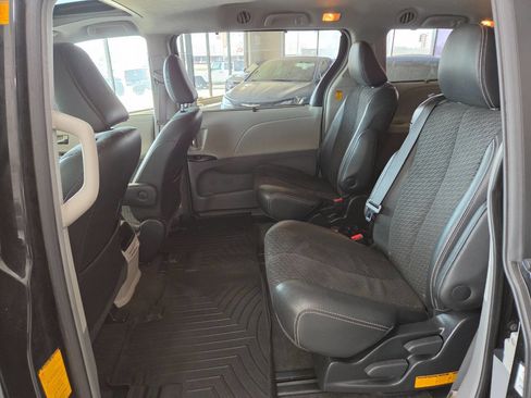 Used 2011 Toyota Sienna SE w/ Preferred Pkg image 14