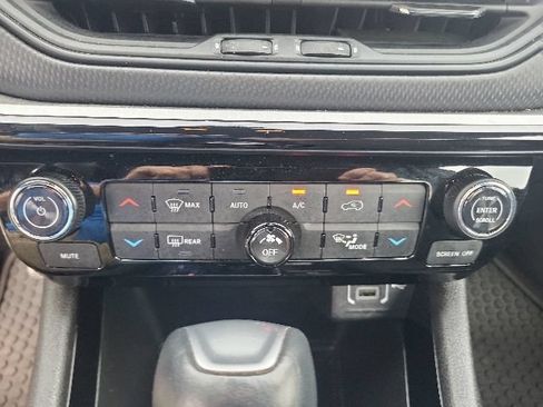 Used 2025 Jeep Compass Trailhawk AWD/4WD image 35