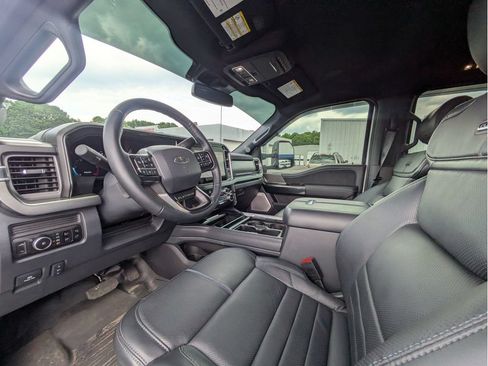 Used 2025 Ford F450 Platinum w/ FX4 Off-Road Package AWD/4WD image 12