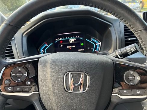 Used 2024 Honda Odyssey Touring image 16