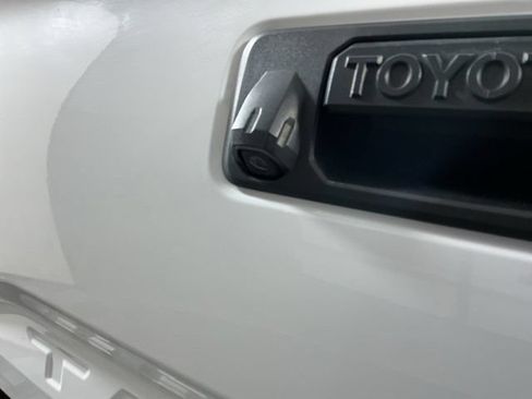 Used 2018 Toyota Tacoma TRD Sport AWD/4WD image 8