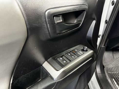 Used 2021 Toyota Tacoma SR5 image 28