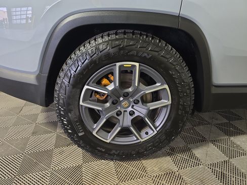 Used 2024 Rivian R1S Adventure AWD/4WD image 12