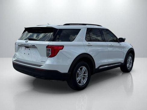 Used 2023 Ford Explorer XLT AWD/4WD image 5