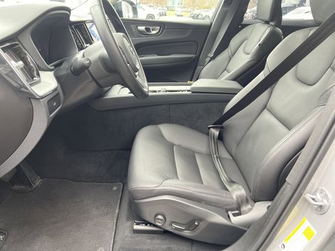 Used 2025 Volvo XC60 B5 Plus image 16