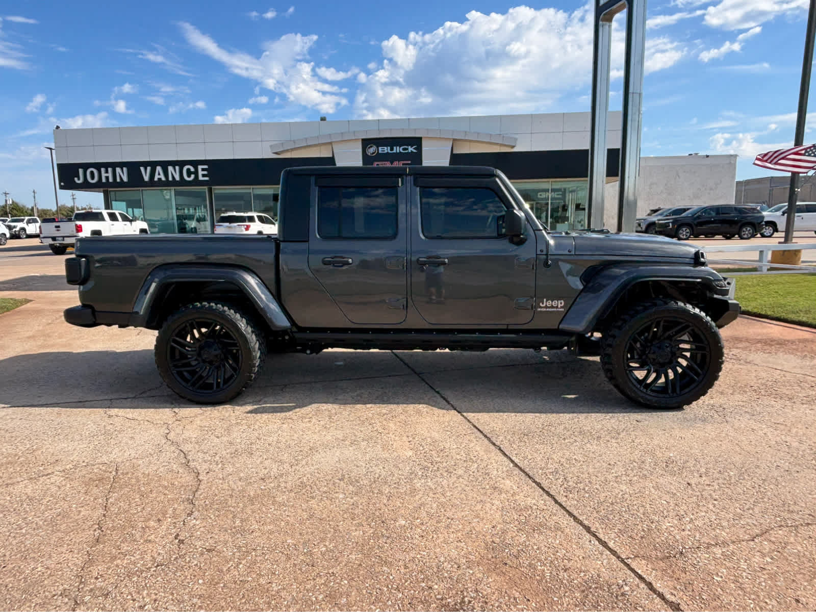 Used 2023 Jeep Gladiator Overland AWD/4WD image 8