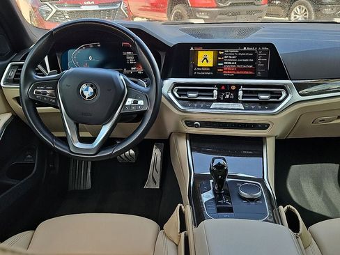 Used 2022 BMW 330i Sedan w/ Convenience Package RWD image 17