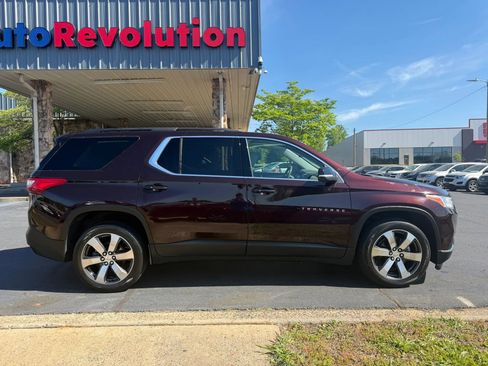 Used 2021 Chevrolet Traverse LT w/ LT Premium Package AWD/4WD image 8