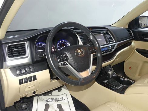 Used 2015 Toyota Highlander Limited Platinum image 23