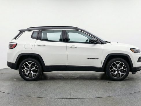 Used 2025 Jeep Compass Limited AWD/4WD image 11