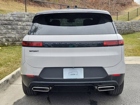 Used 2025 Land Rover Range Rover Sport SE image 7
