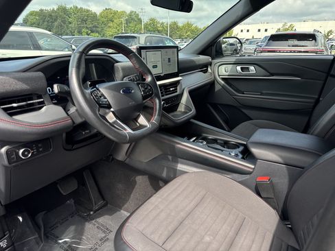 Used 2025 Ford Explorer ST-Line w/ ST-Line Street Pack AWD/4WD image 13