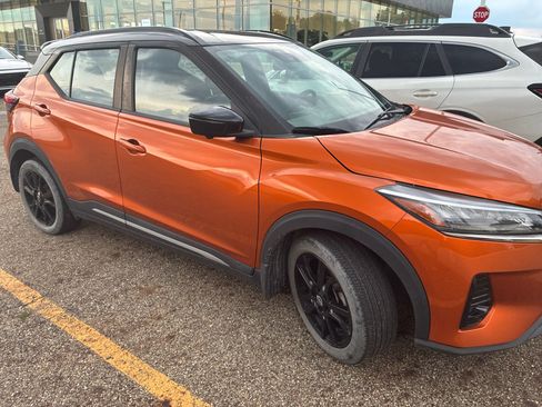 Used 2022 Nissan Kicks SR w/ Premium Package FWD image 4