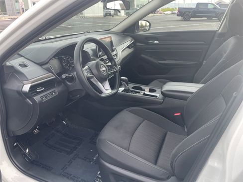 Used 2025 Nissan Altima 2.5 SV image 10