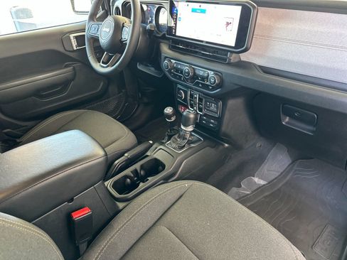Used 2024 Jeep Wrangler Unlimited AWD/4WD image 15