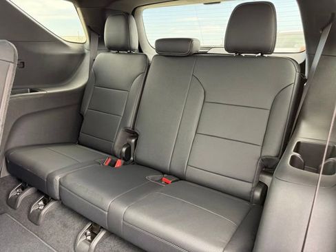 Used 2026 Chevrolet Traverse LT w/ Sun and Wheel Package FWD image 14