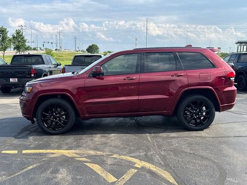 Used 2021 Jeep Grand Cherokee Laredo X AWD/4WD image 8