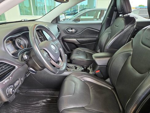 Used 2019 Jeep Cherokee Limited FWD image 9